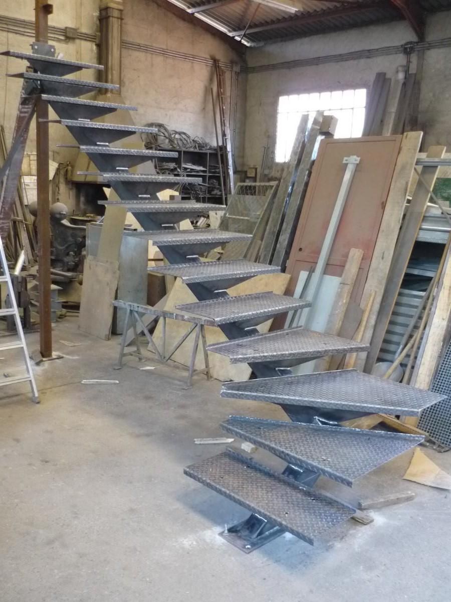 Vue d'ensemble de l'escalier en cours de fabrication
