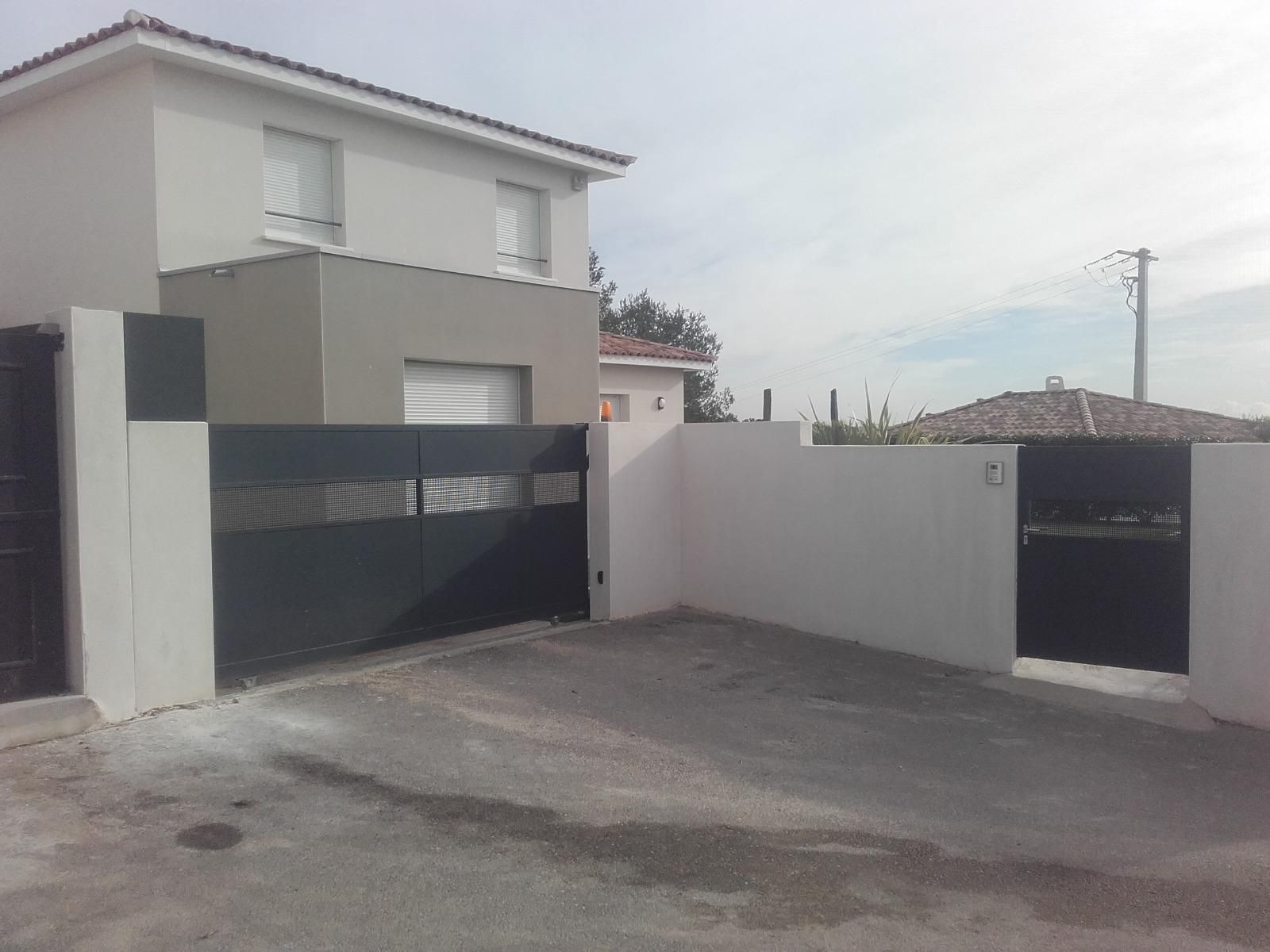 Portail et portillon en métal moderne