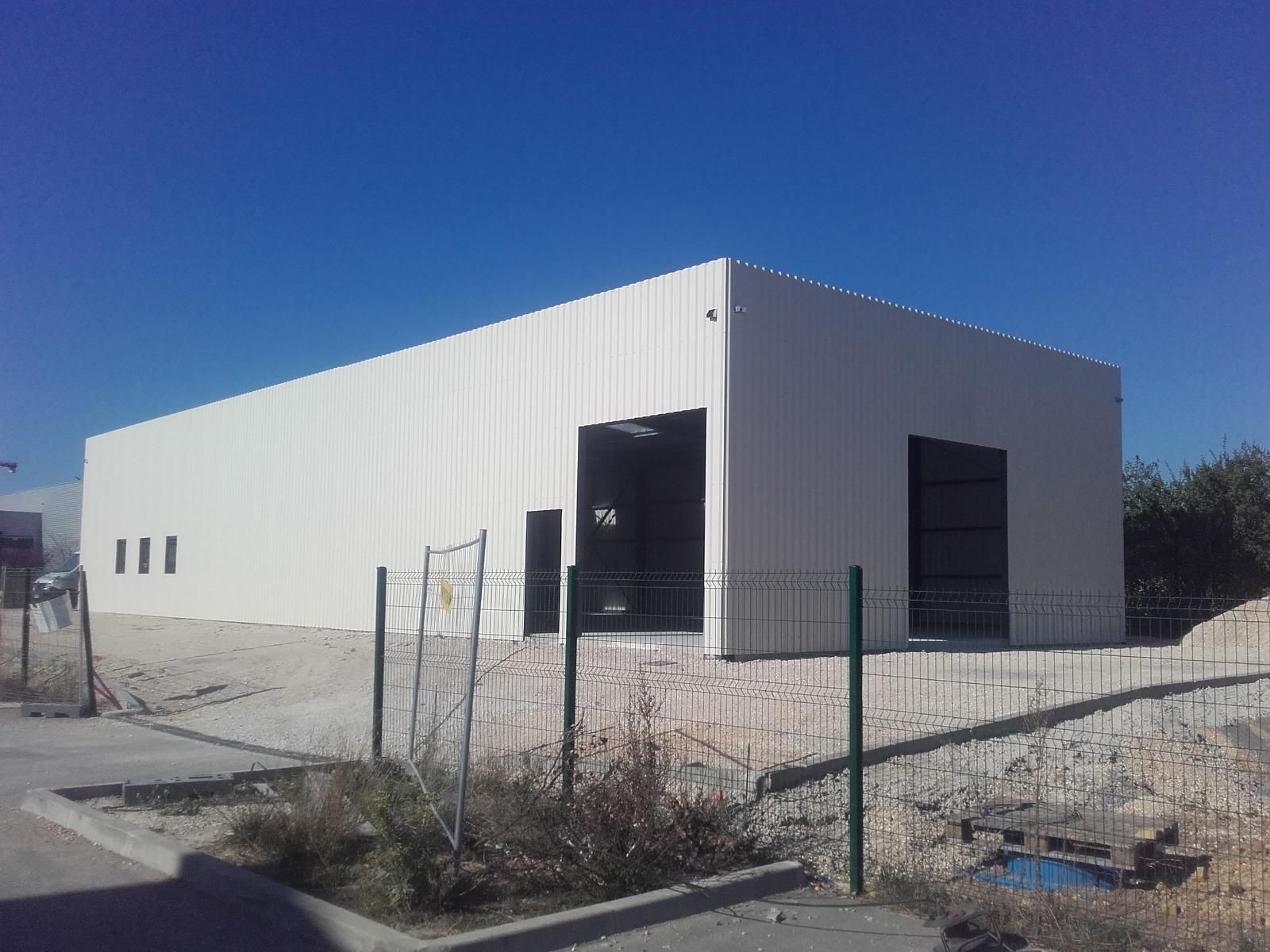 Vue extérieure du hangar en construction