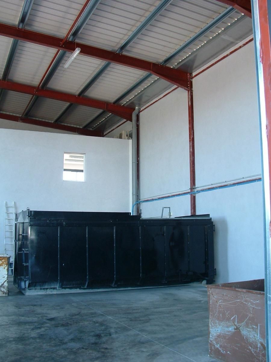 Intérieur d'un bâtiment de recyclage