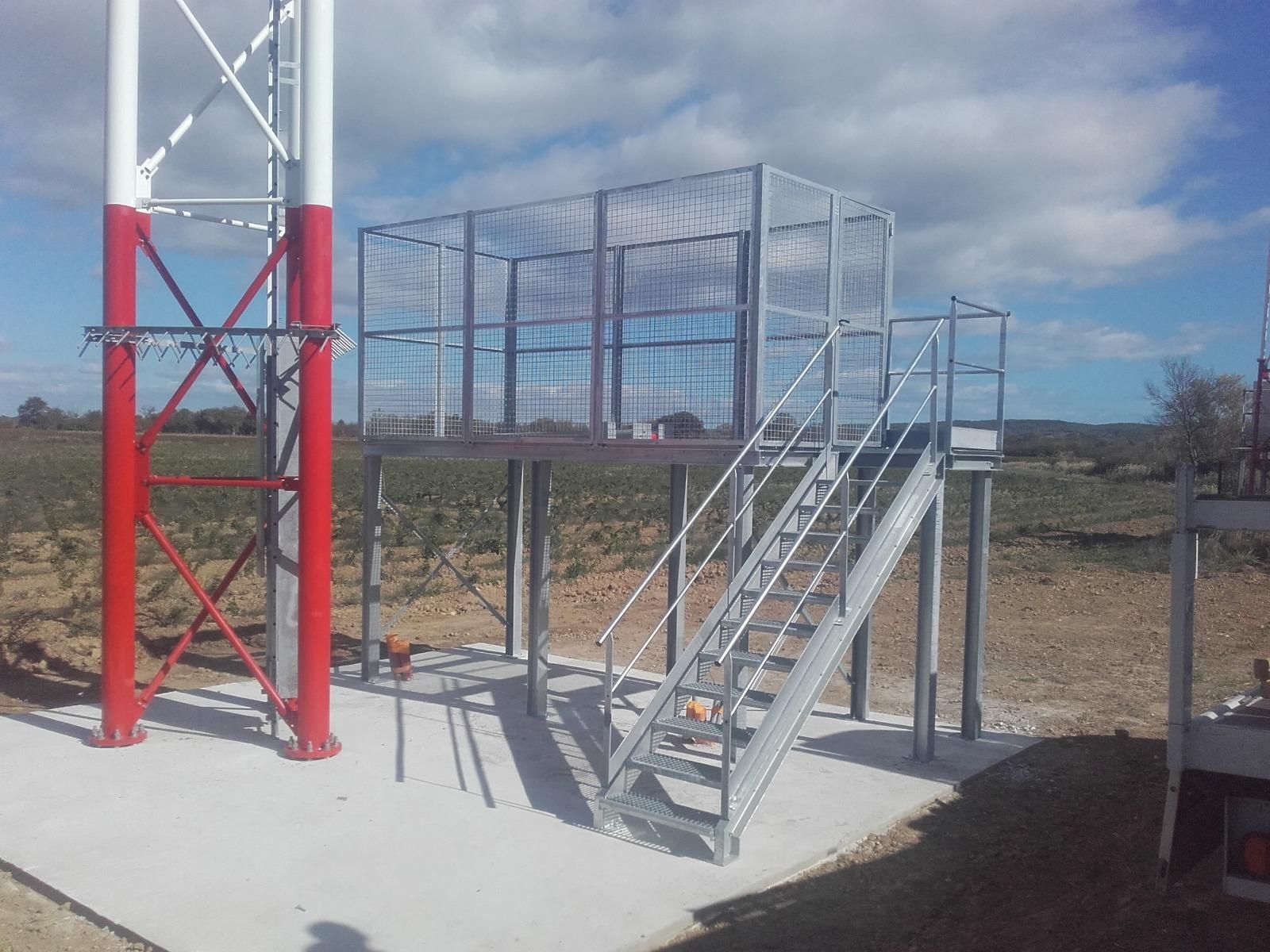 Plateforme de travail métallique