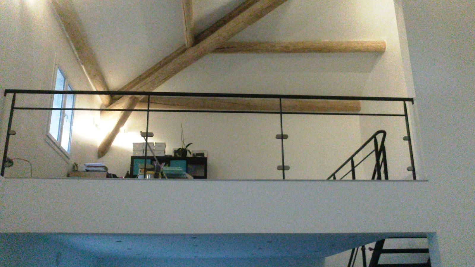 Garde-corps sur une mezzanine