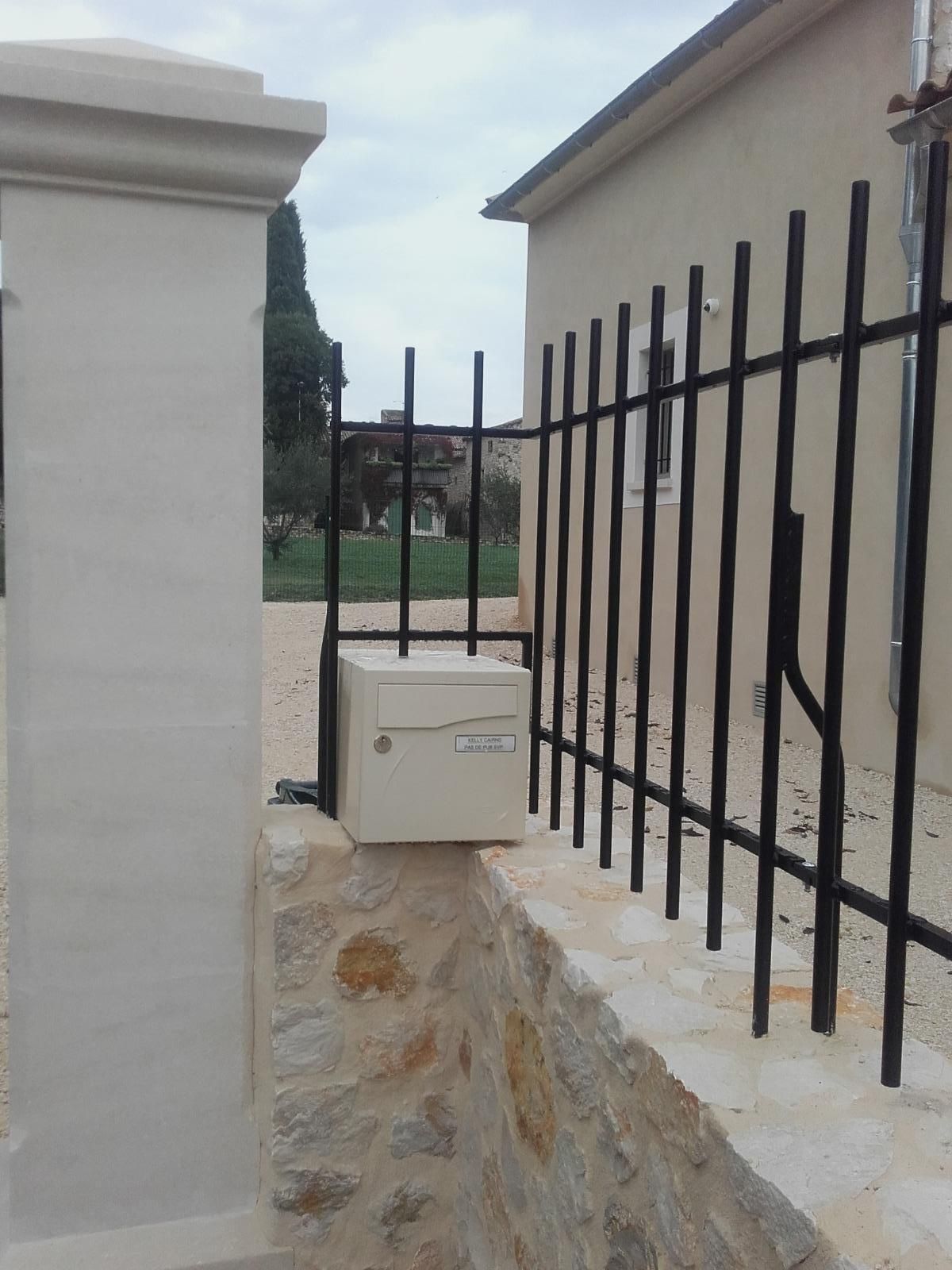 Clôture métallique