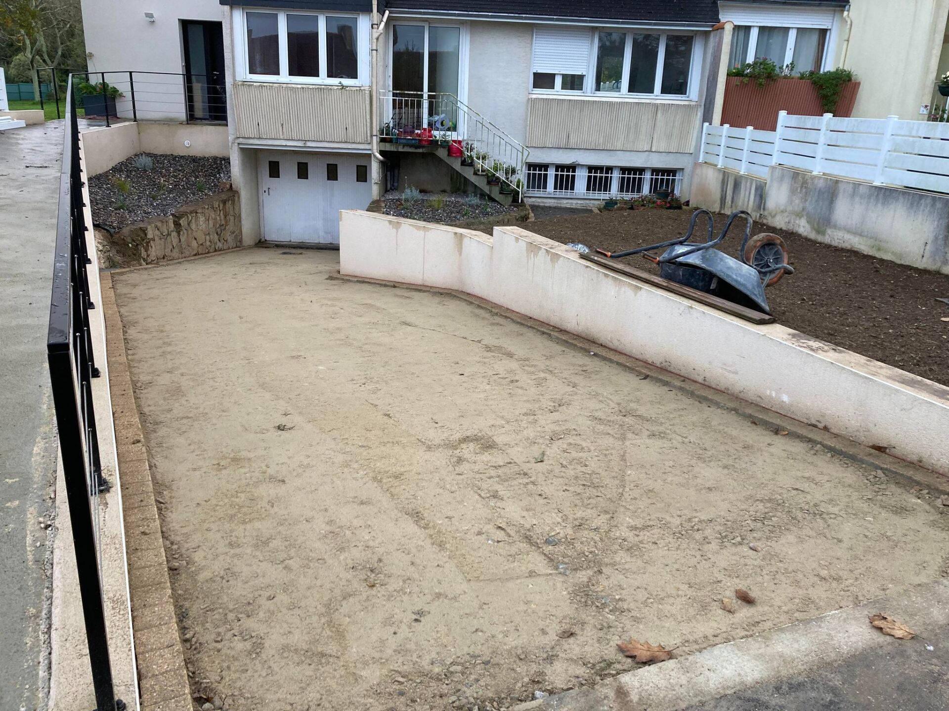Pendant descente de garage en enrobé