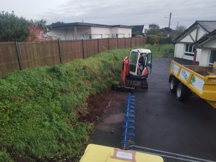 Refection et bachage d'un talus pendant