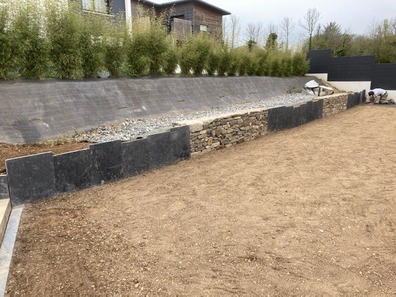 Muret en pierre fini