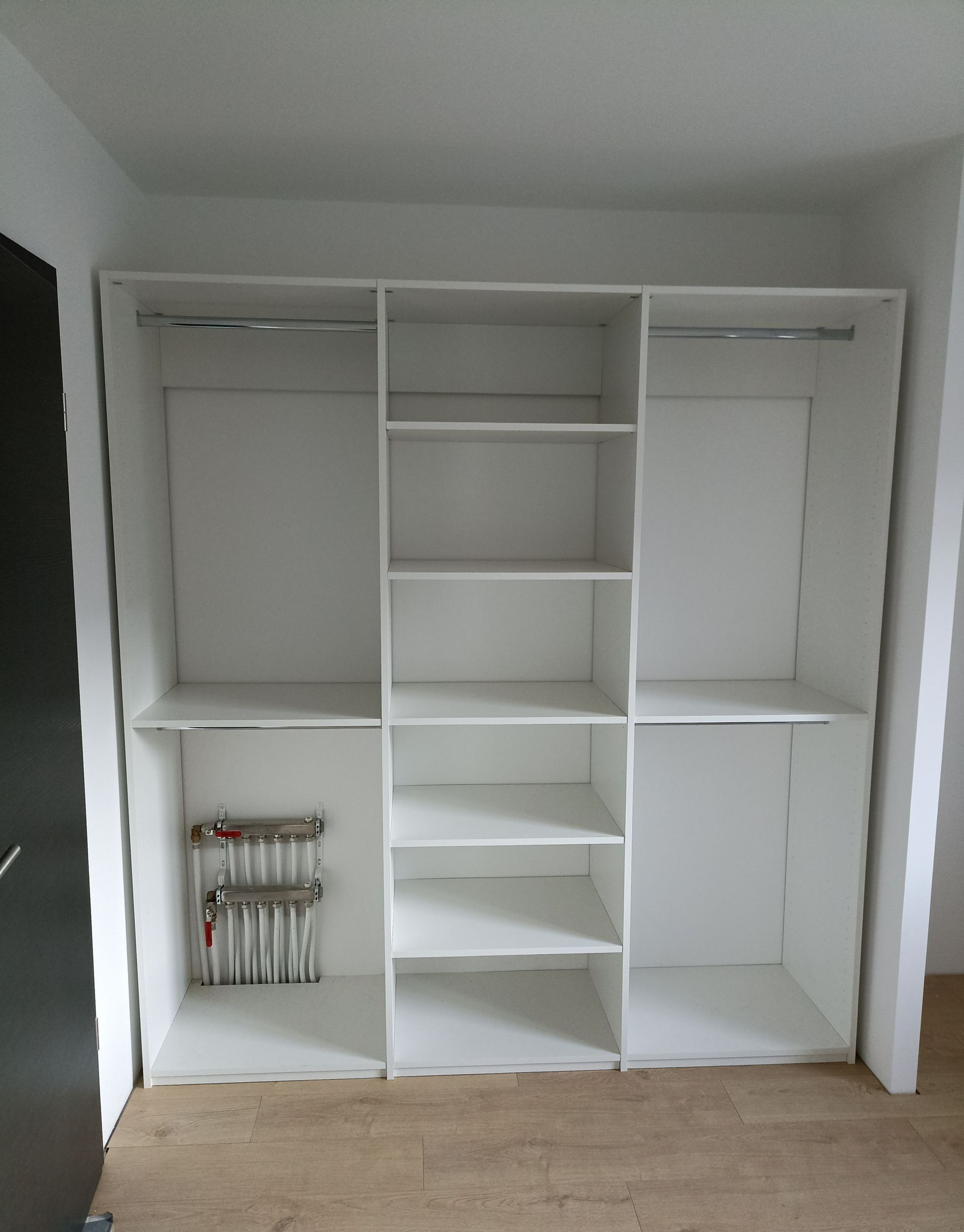 Un meuble de rangement blanc sur mesure