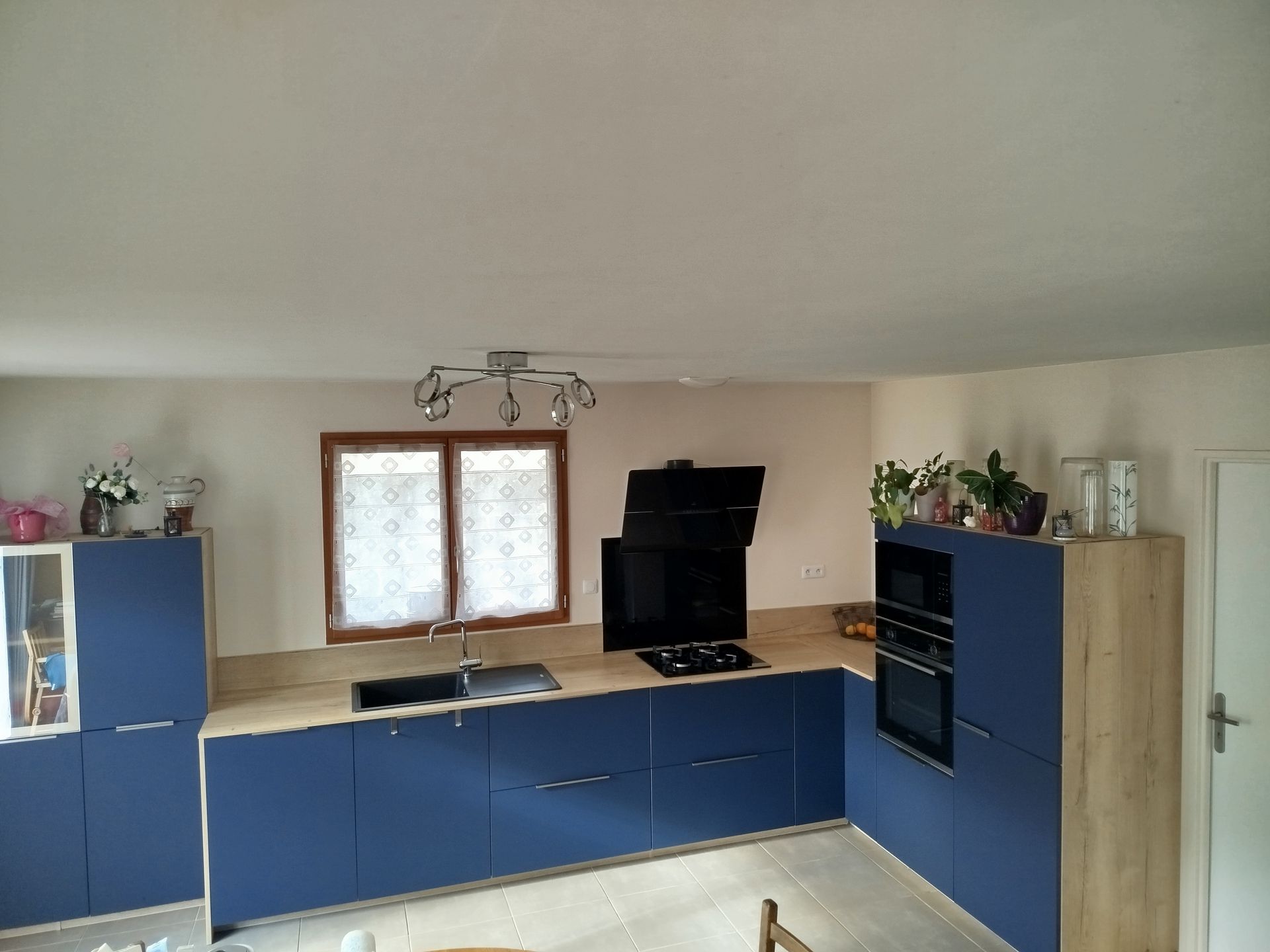 Cuisine avec meubles en bois