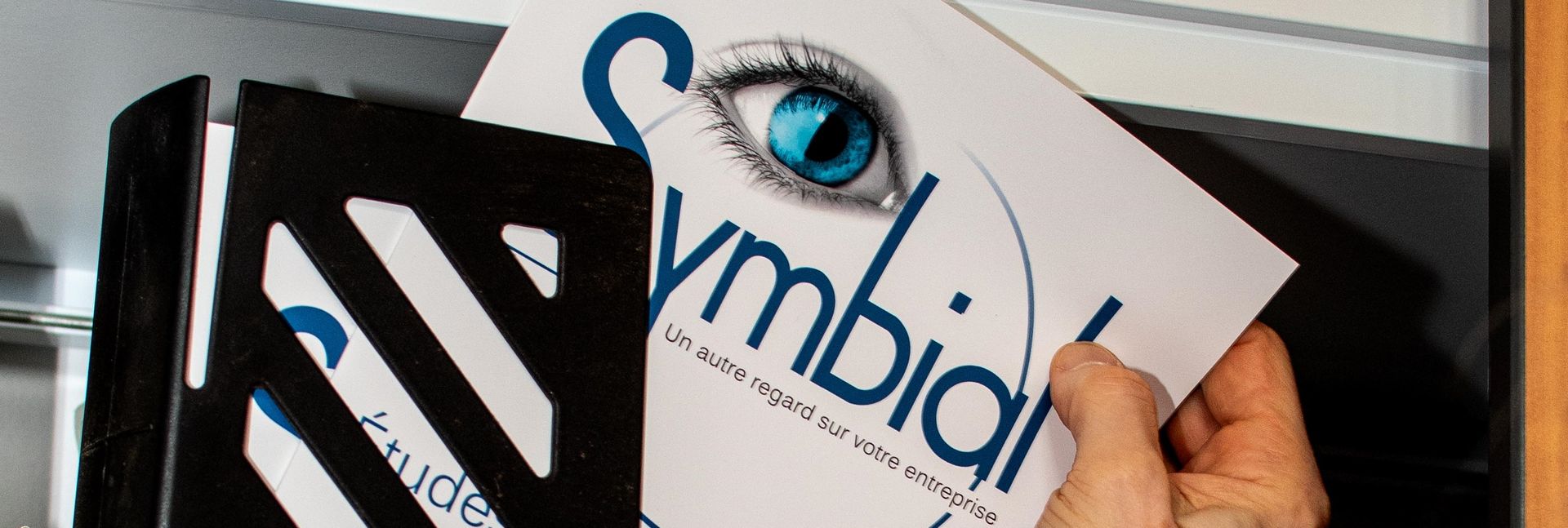 Affiche de l'entreprise Symbial