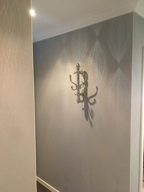 Malermeister Heinrich Olfert Haken an einer Wand