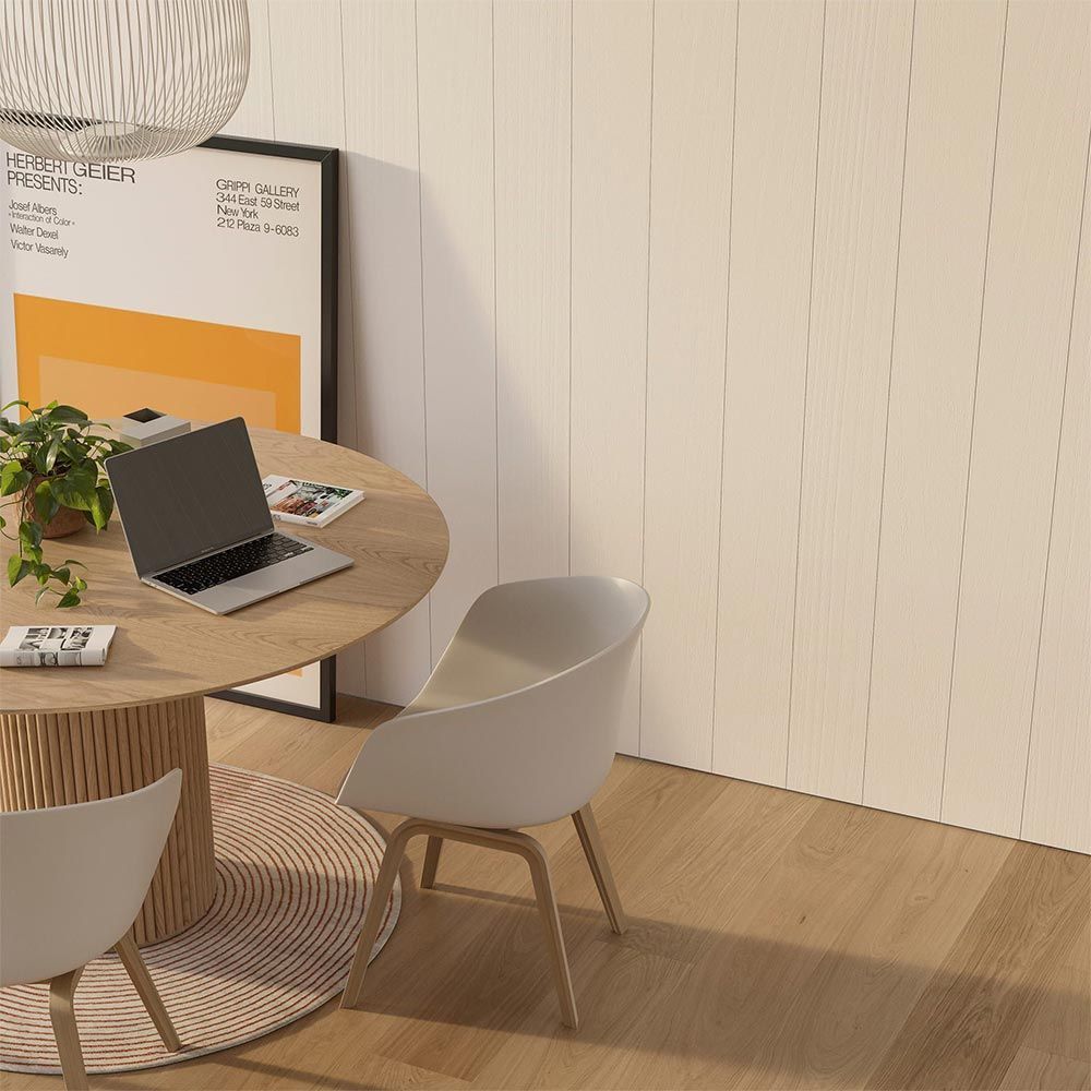 Textura de paneles de madera verticales de color blanco.