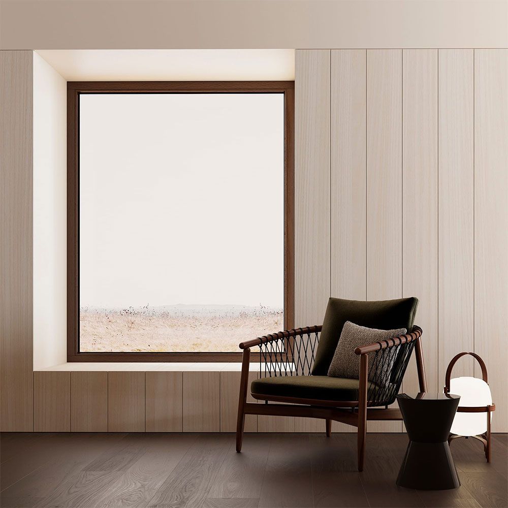 Tablones verticales de madera clara con finas líneas negras entre ellos.