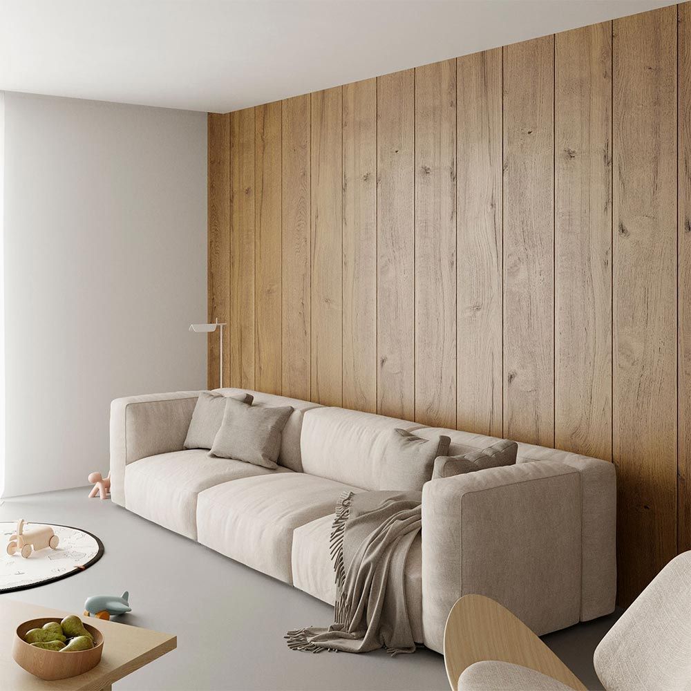 Tablones de madera dispuestos verticalmente, color marrón claro.