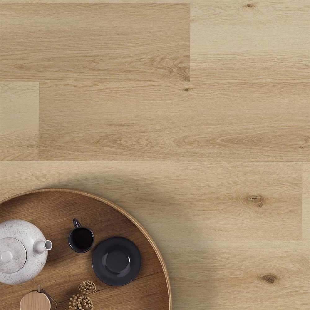 Suelo de aspecto madera de color claro con vetas y textura visibles.