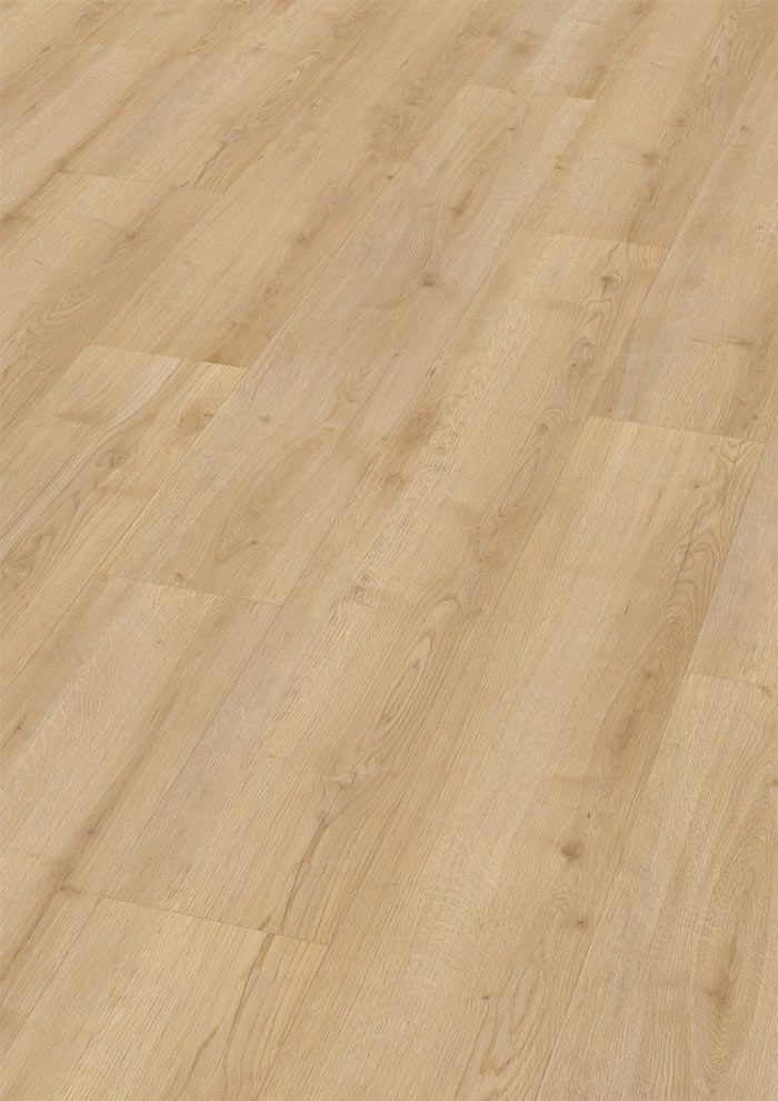 Suelo de imitación madera en tonos claros con tablones verticales.