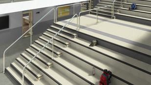 Una persona con una mochila baja unas escaleras.