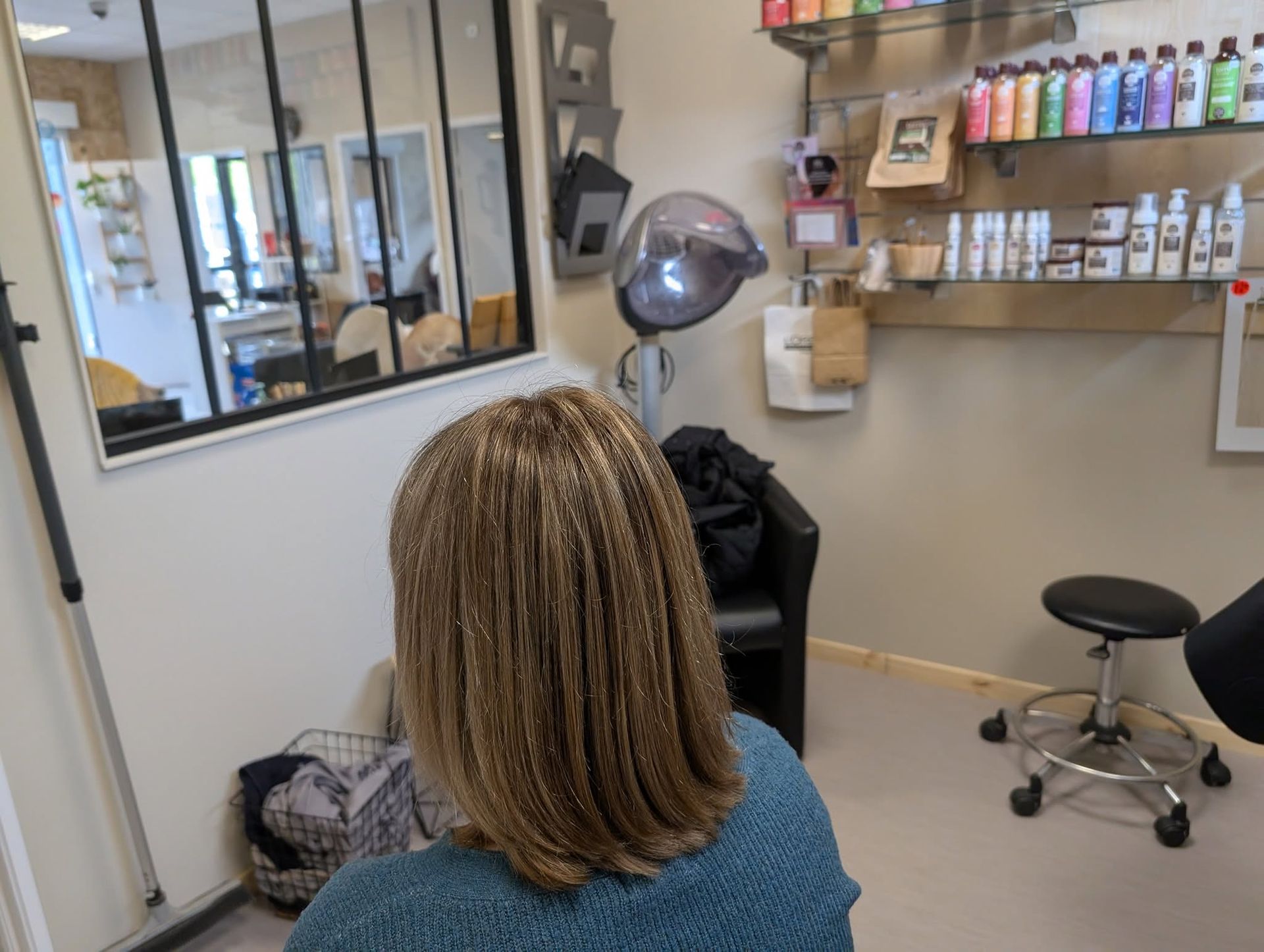 Intérieur d'un salon de coiffure