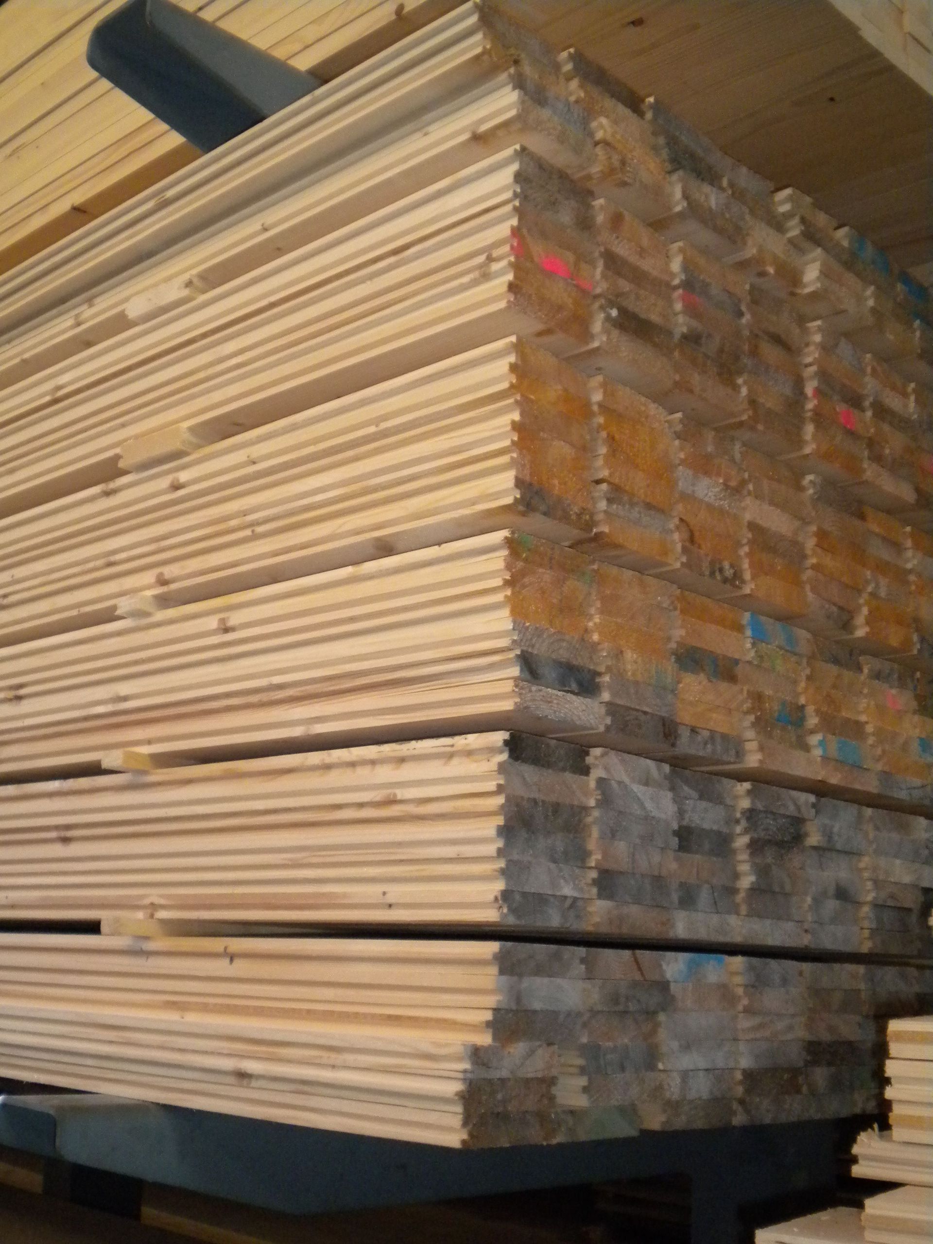 Holzbretter Stapel | Bachmann Sägerei AG