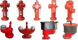 Hay muchos tipos diferentes de bocas de incendio sobre un fondo blanco.