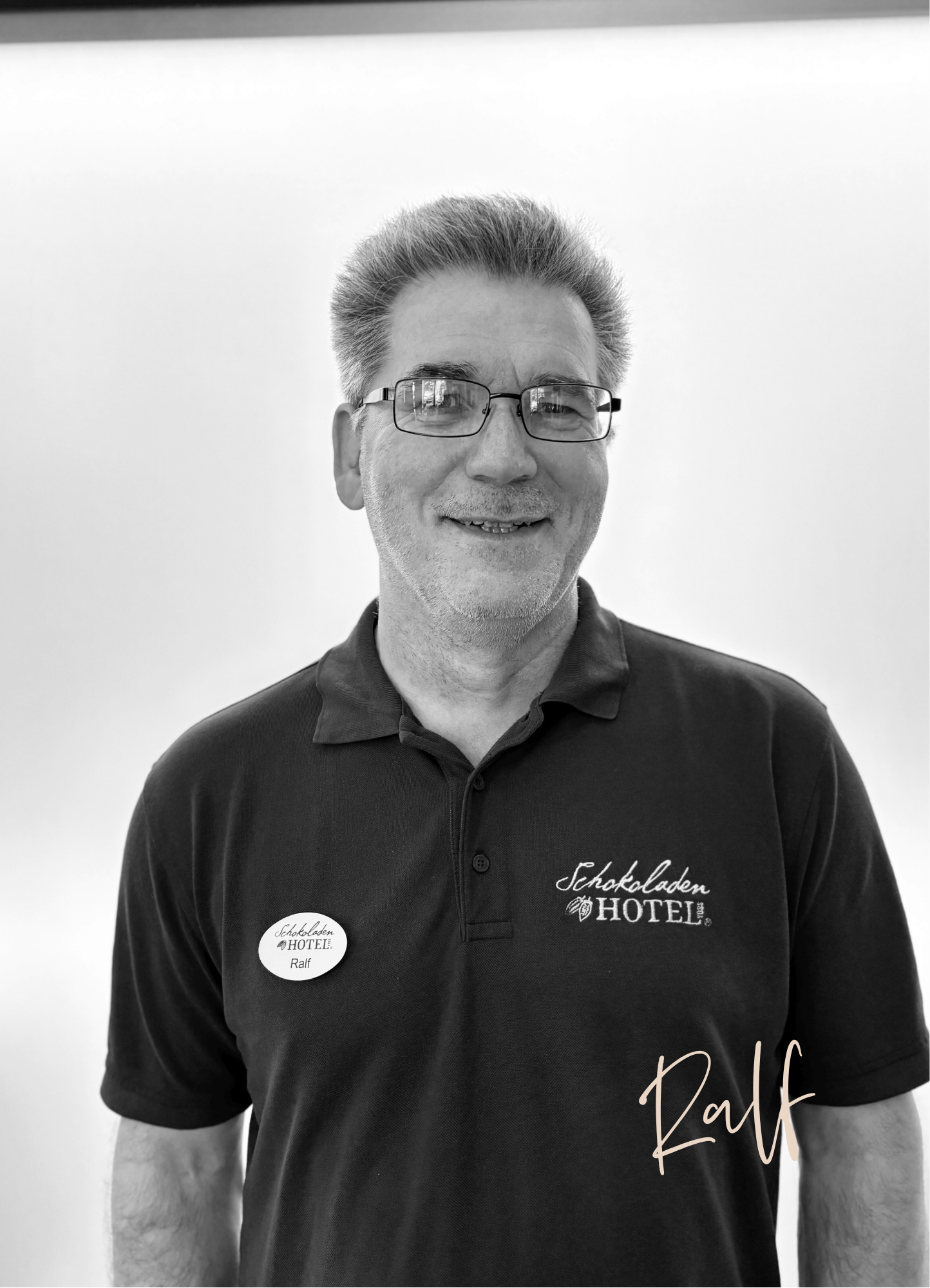 Ralf, unser Hosetechniker lächelt in die Kamera.