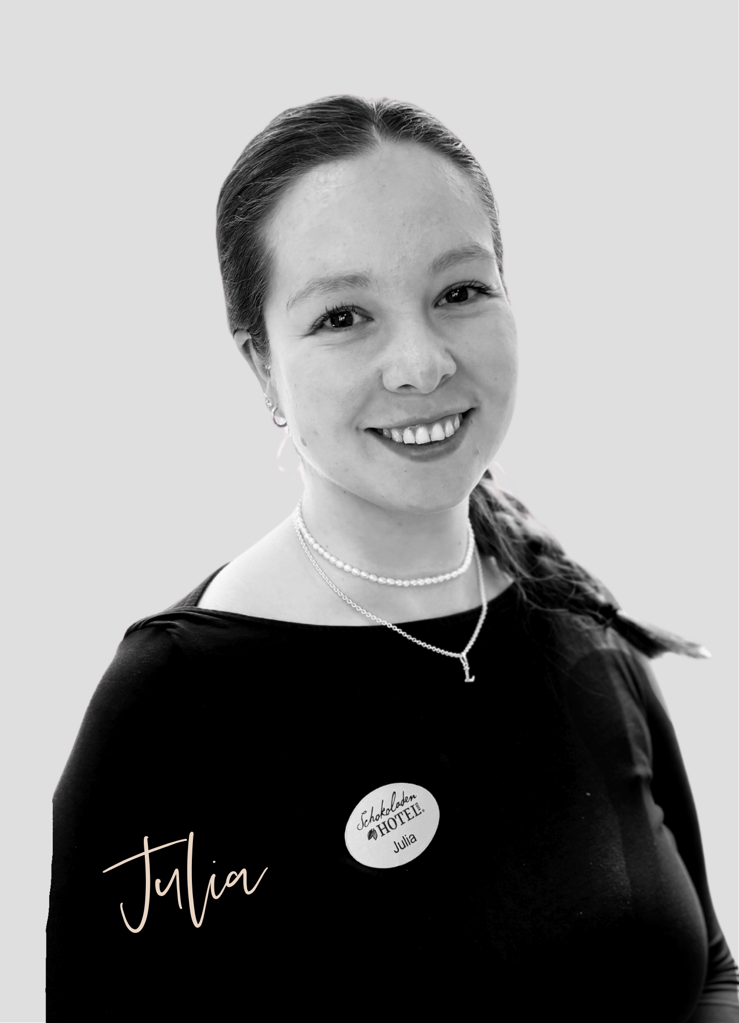 Freundliche Mitarbeiterin des Schokoladenhotels beim Foto Shooting.