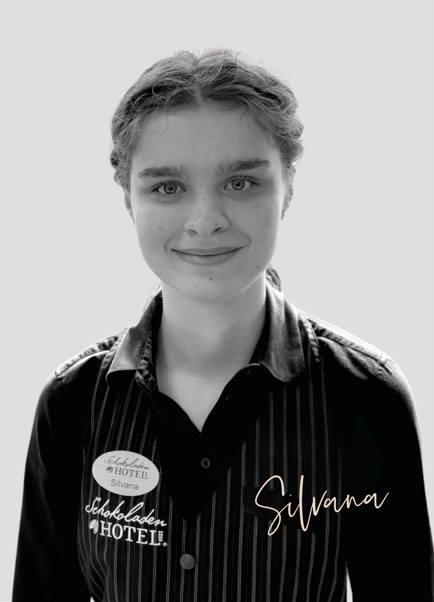 Silvia aus dem Team Rezeption lächelt uns an.