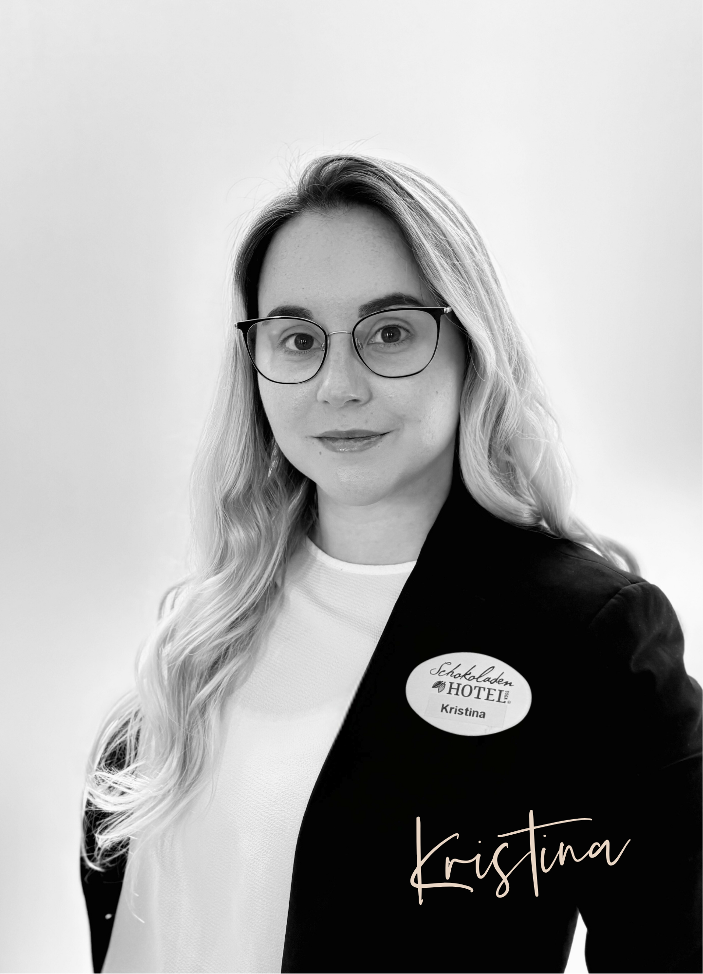 Kristina unsere Serviceleiterin. Schwarz-weißes Bild.