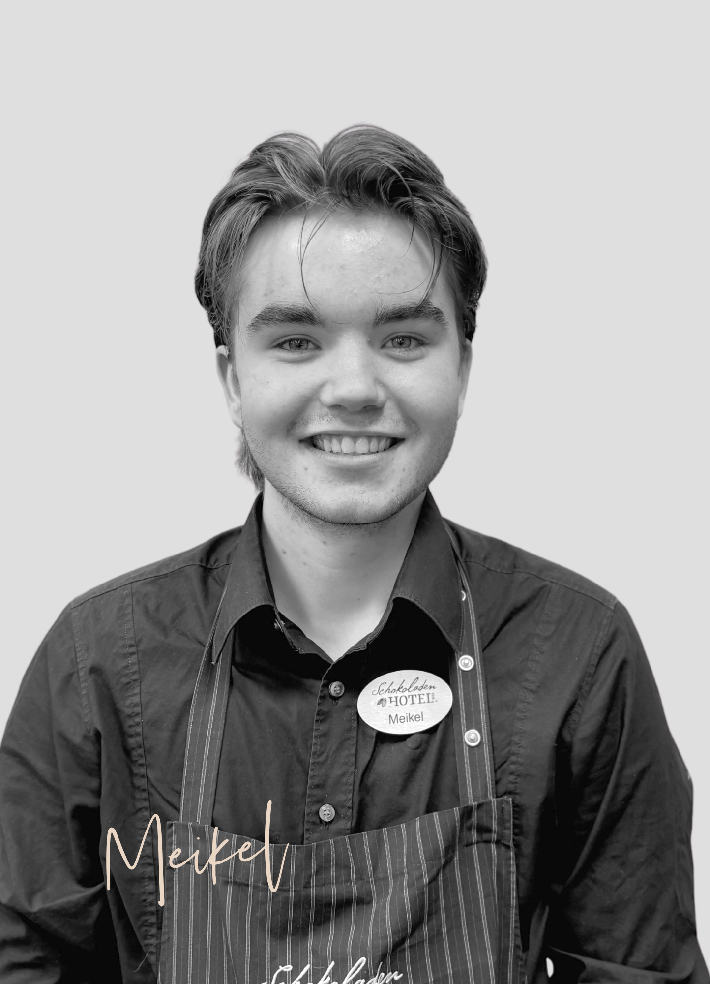 Meikel, unser Azubi aus dem Serviceteam auf einem schwarz-weißes Foto.