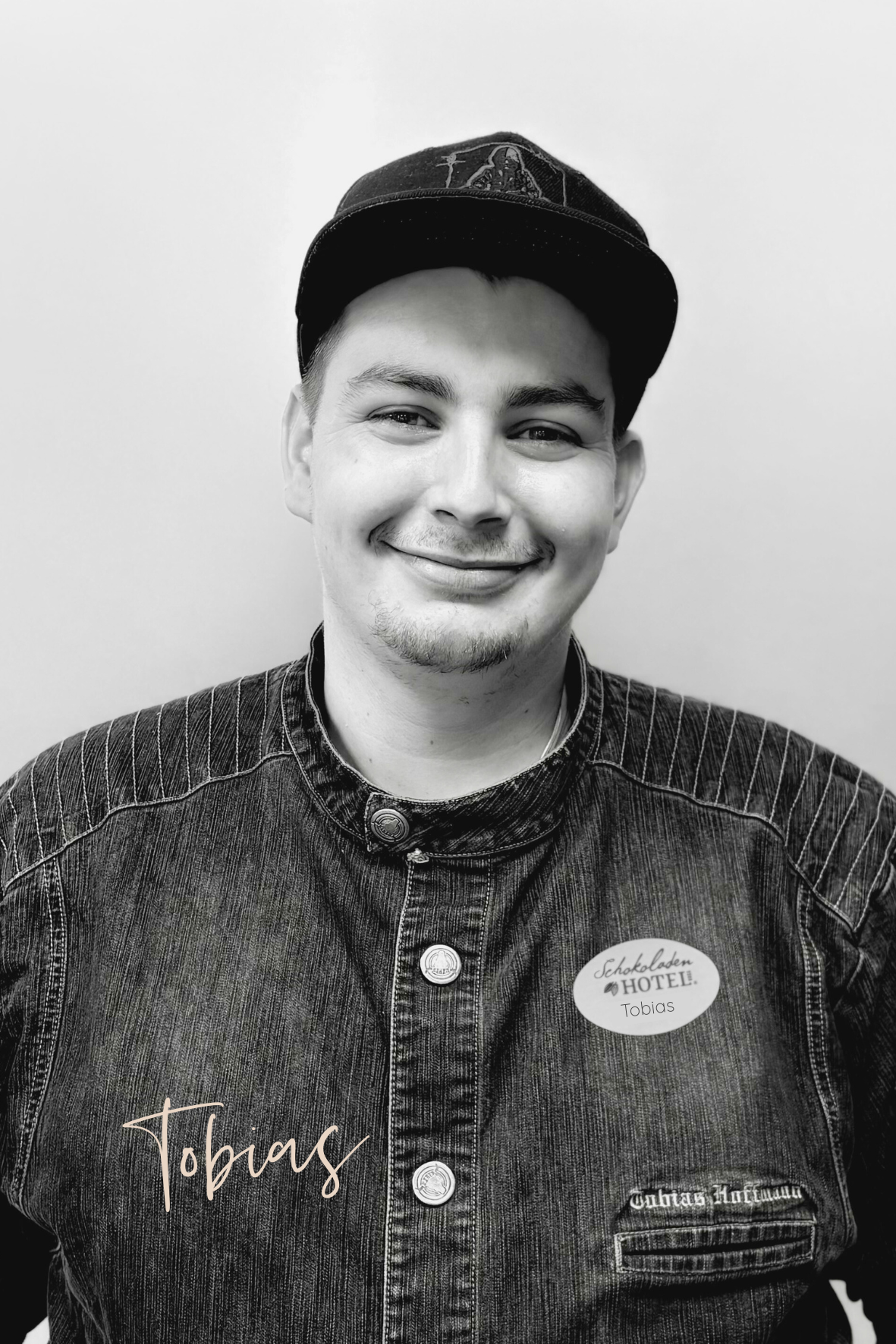 Tobias aus unserem Küchenteam auf einem schwarz-weißes Foto.
