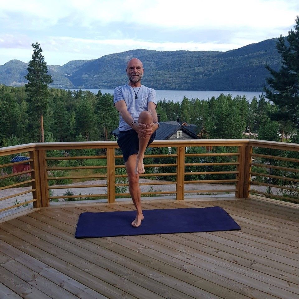 Slow Vinyasa - Move and breath mit Cornelius Herstatt