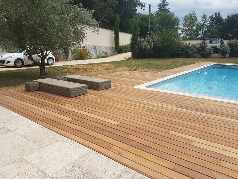 création de terrasse en bois pour piscine