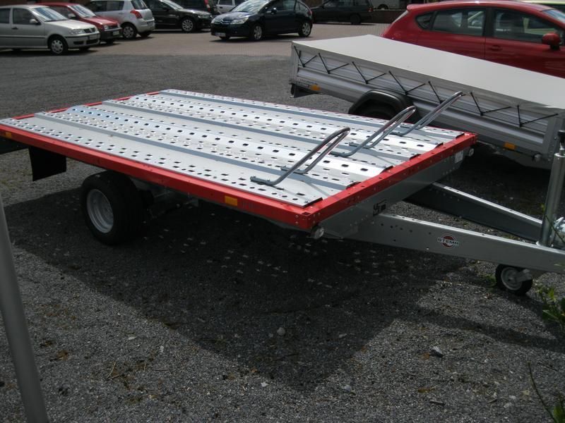 SySTEMA Motorradanhänger Hochlader 1500 KG, Nutzlast 1043 KG, gebremst mit 100 Km/H Zulassung, für den Transport von bis zu 3 Motorrädern