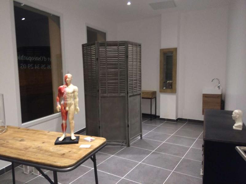Laurence Favand à Nîmes, stimulation des points d'acupuncture
