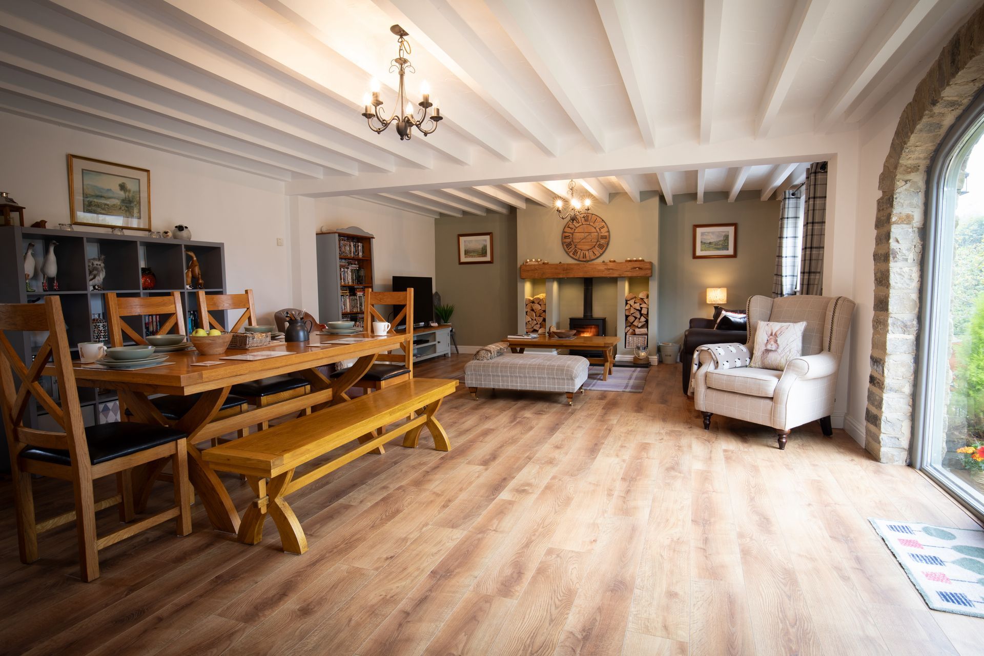 A living room with a table and chairs and a bench.