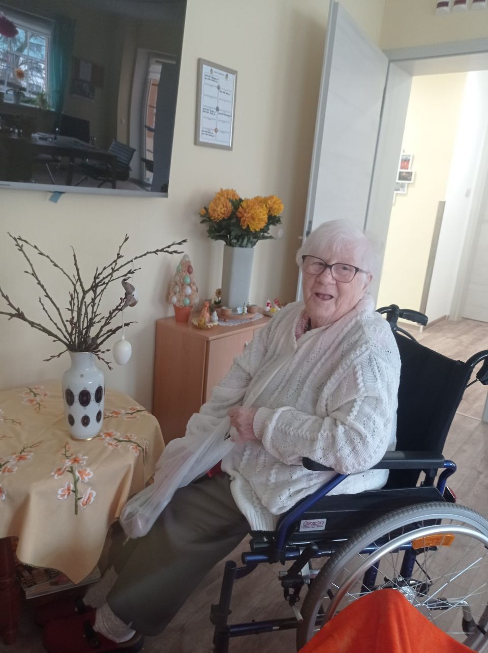 Bewohnerin der Senioren-Wohngruppe von Ambulanter Pflegedienst Floß in Zimmer