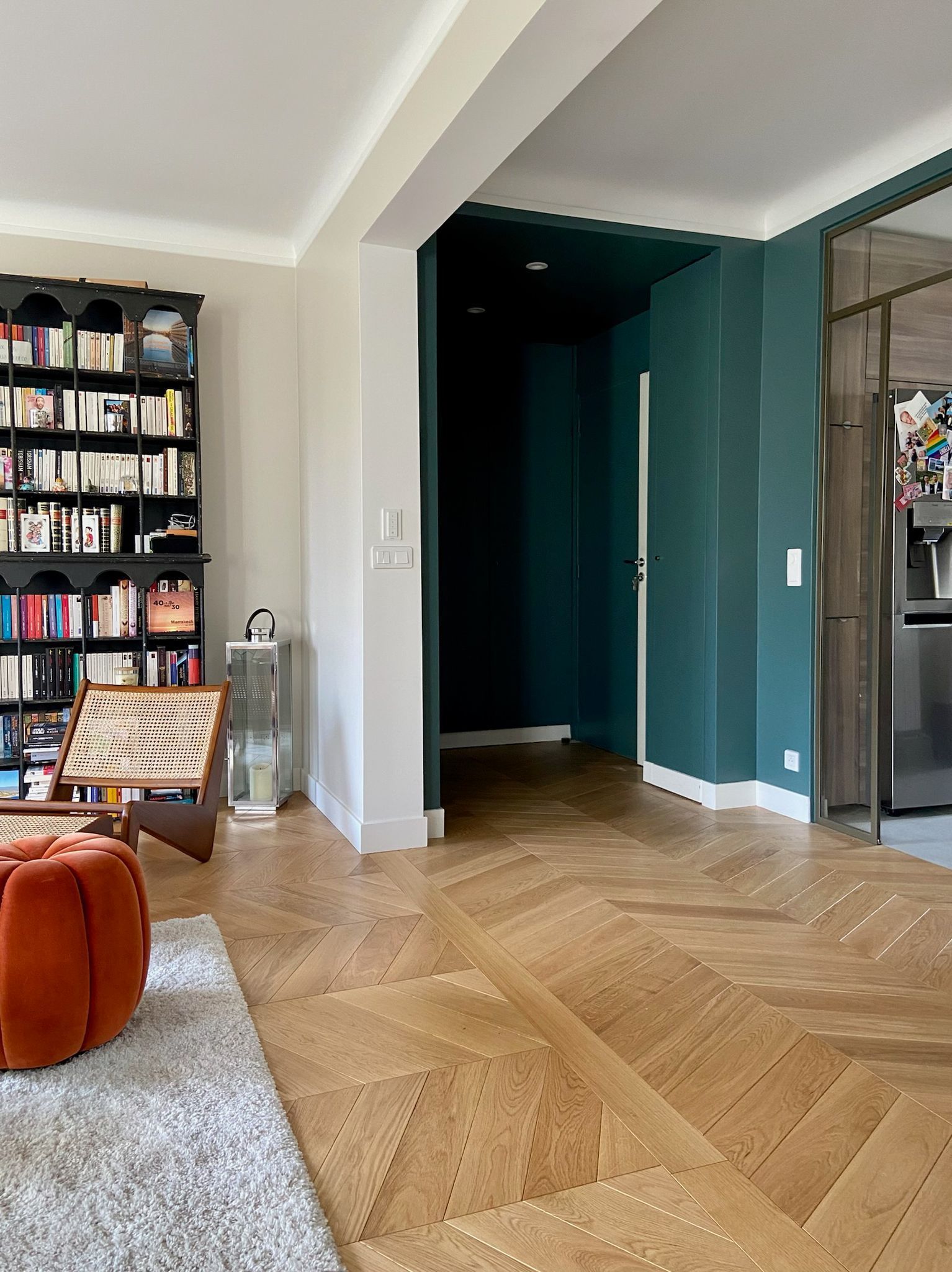 Intérieur d'un appartement avec parquet