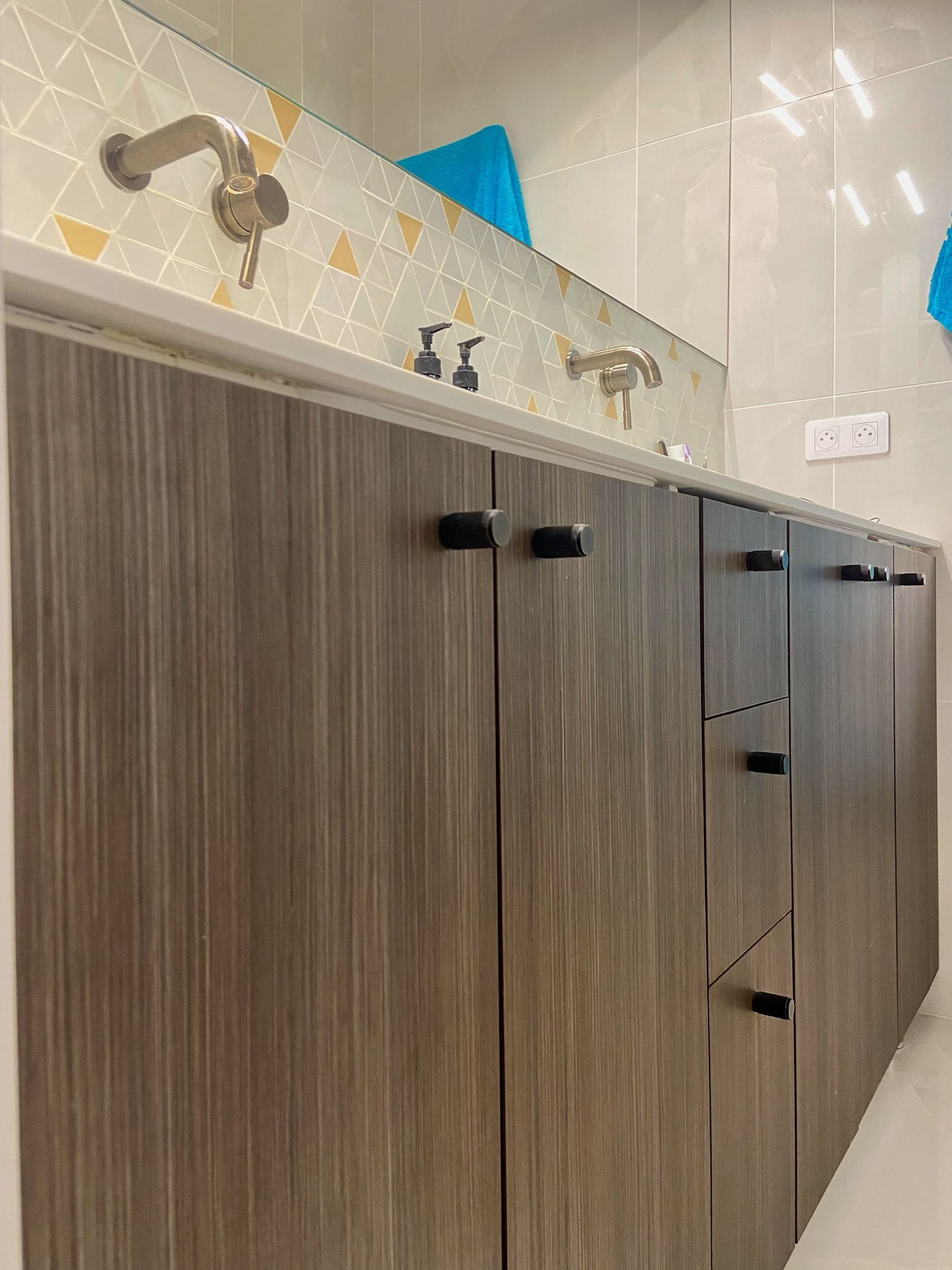 Douches et meubles de salle de bains en bois