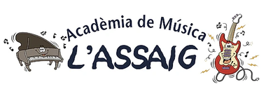 Logotipo de L'Assaig Acadèmia de Música con un piano a la izquierda y un músico de dibujos animados a la derecha.