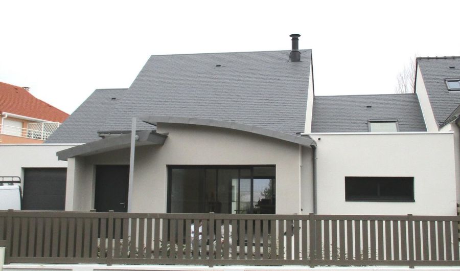 Pornichet - Construction neuve - Couverture ardoises naturelles et 4 toitures cintrées zinc joint debout - Atelier ABSIS architecte Pornichet