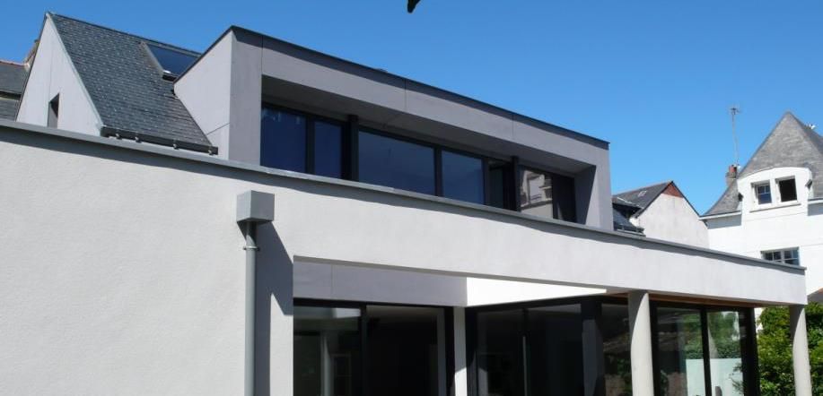 Le Pouliguen centre - Couverture ardoises - Lucarne zinc joint debout - Etanchéité toits terrasses avec vélux coupole - Bruno Chanteloup Architecte Batz sur Mer