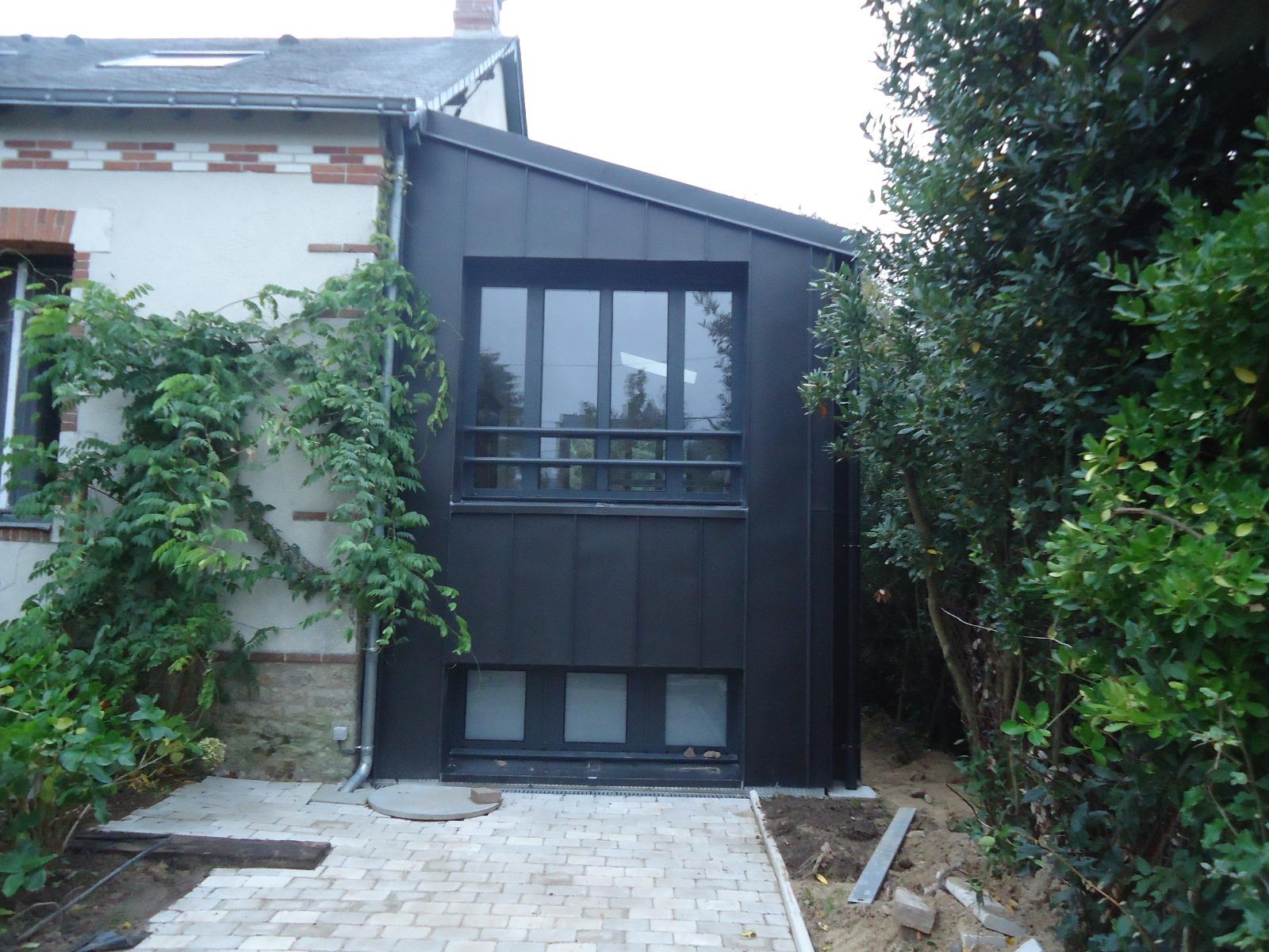 La Baule - Bardage extension zinc noir joint debout. Atelier Absis architecte Pornichet