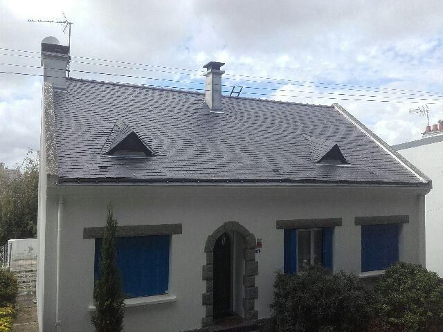 Saint Nazaire - Rénovation couverture ardoises naturelles avec chapeaux de gendarmes