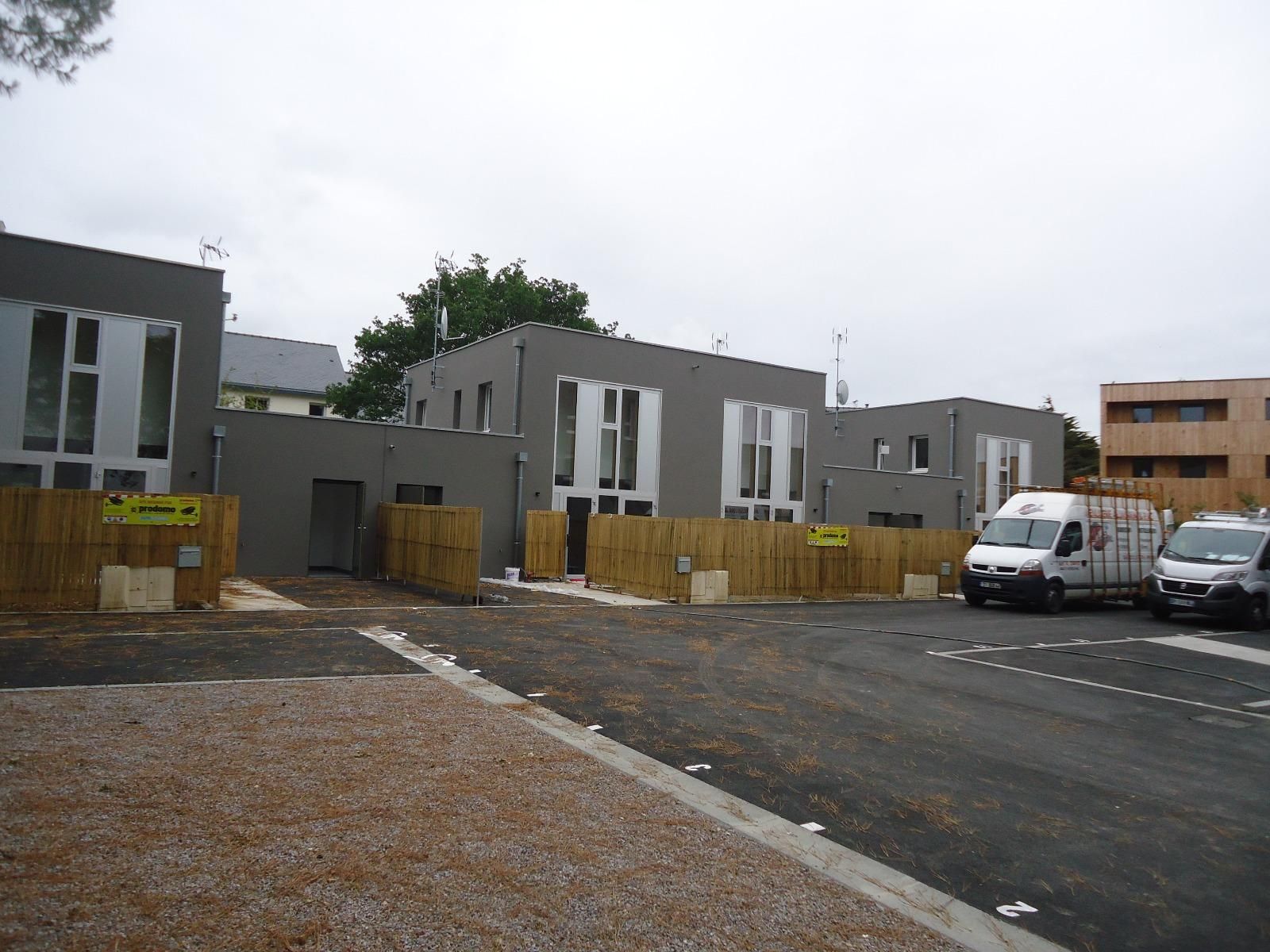 Saint Marc sur Mer - Construction 14 lgmts Silène - Couverture zinc joint debout 586 m² - Couverture bacs acier 84 m² - Grégory Laumonier Architecte St Nazaire - Chantier public