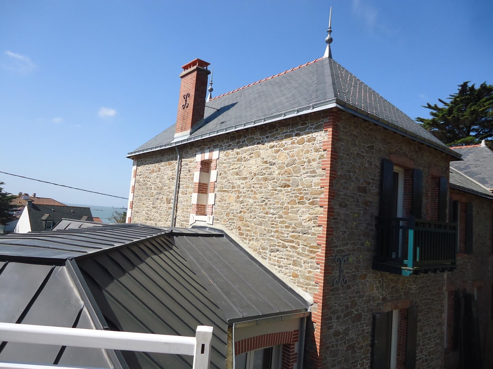 Pornichet - Rénovation couverture ardoises naturelles et extension couverture zinc joint debout - Atelier Absis Architecte Pornichet