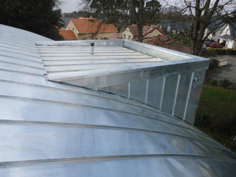 Pornichet - Bardage lucarne zinc naturel joint debout - Atelier Absis architecte Pornichet