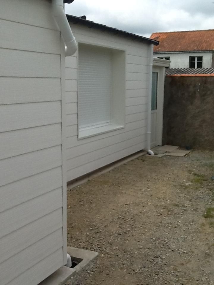 Saint Joachim - Bardage Vox (Lames PVC imitation bois blanc) - Isolation extérieure