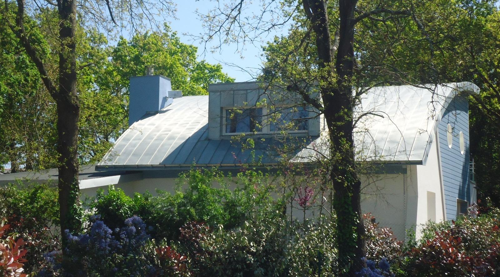 Pornichet - Couverture cintrée et bardage lucarne zinc naturel joint debout - Atelier Absis Architecte Pornichet