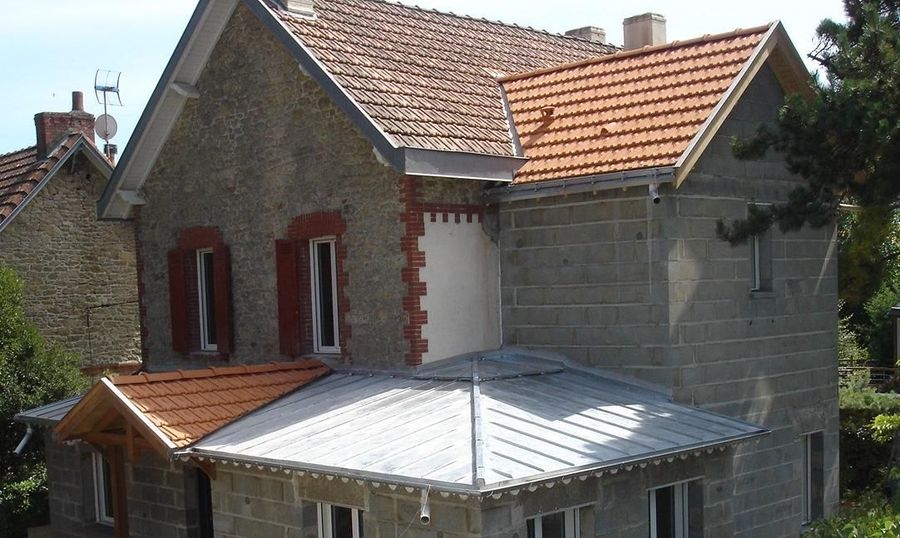 Pornichet - Extension couverture tuiles et zinc naturel joint debout