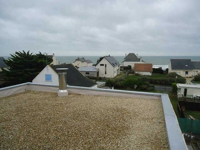 La Govelle - Batz sur mer - Étanchéité toit terrasse isolée - Membrane FPO qualité environnementale - lestage gravier roulé - Yohann Chazeaux MO Pornic et Agence Kenenso architectes Nantes