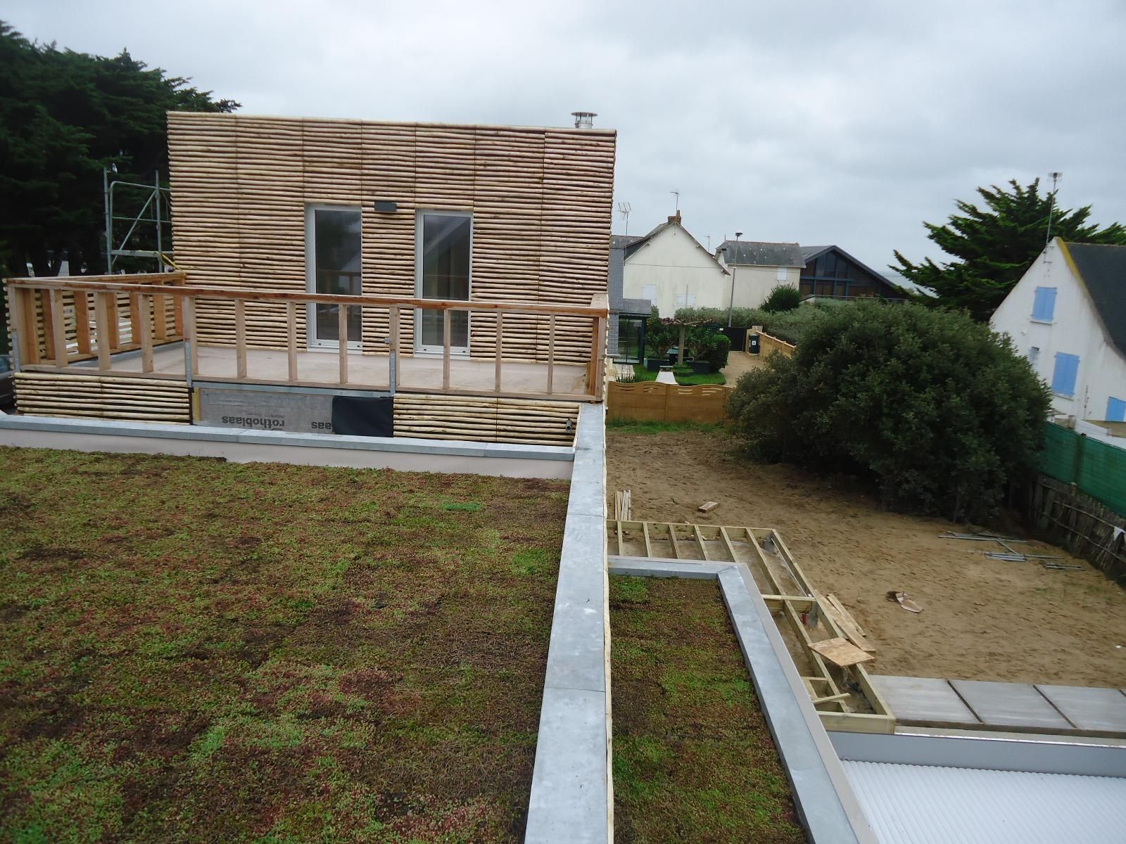 Batz sur Mer - La Govelle - Etanchéité toit terrasse isolé - Membrane FPO qualité environnementale - Végétalisation Sarnapack et graviers roulés - Yohann Chazeaux MO à Pornic et Agence Kenenso architectes à Nantes